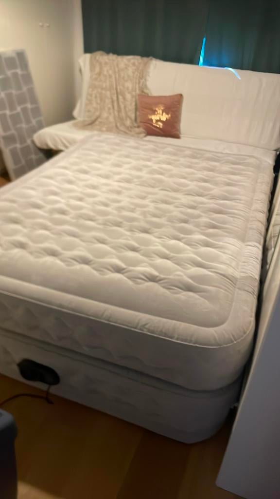 Intex luchtmatras : elektrisch, Enlèvement, Comme neuf