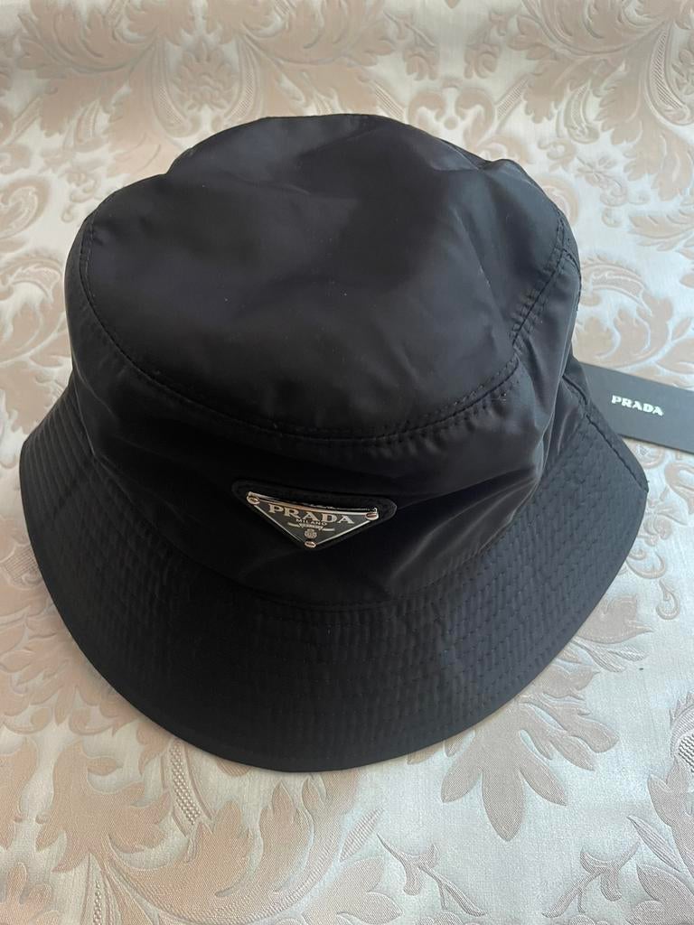 Black Prada buckethat, Ophalen of Verzenden, Zo goed als nieuw