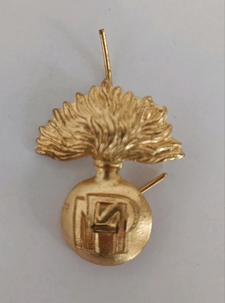 Insigne de béret ou képi officier police militaire, Verzamelen, Ophalen