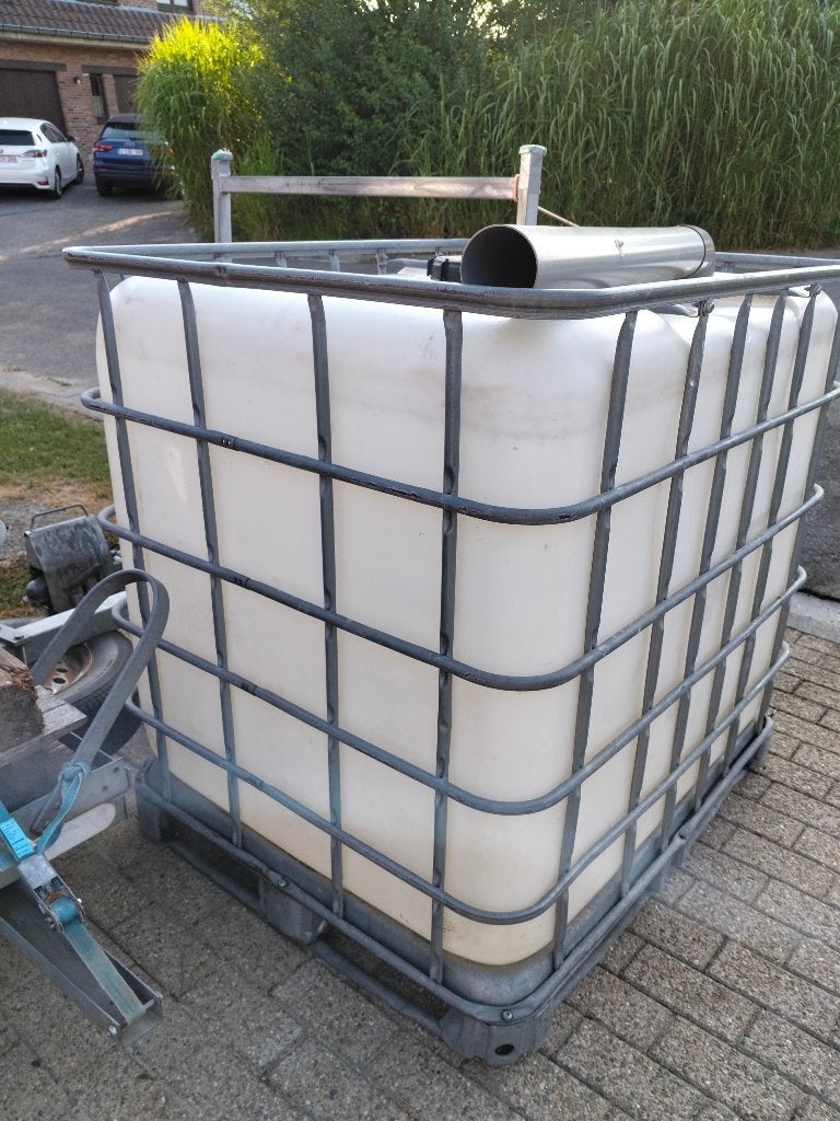 ibc vat 1000 liter met ijzeren pallet en  kraantje, Tuin en Terras, Regentonnen, Ophalen, Met kraantje