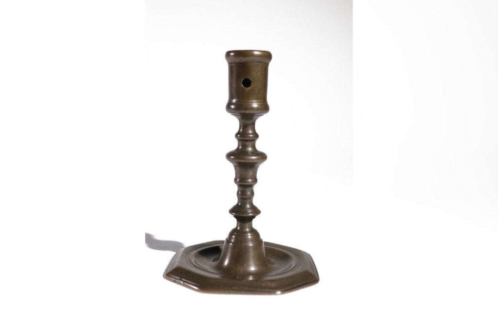 Vroeg 18e-eeuwse Franse bronzen kandelaar, Antiek en Kunst, Ophalen, Koper of Brons