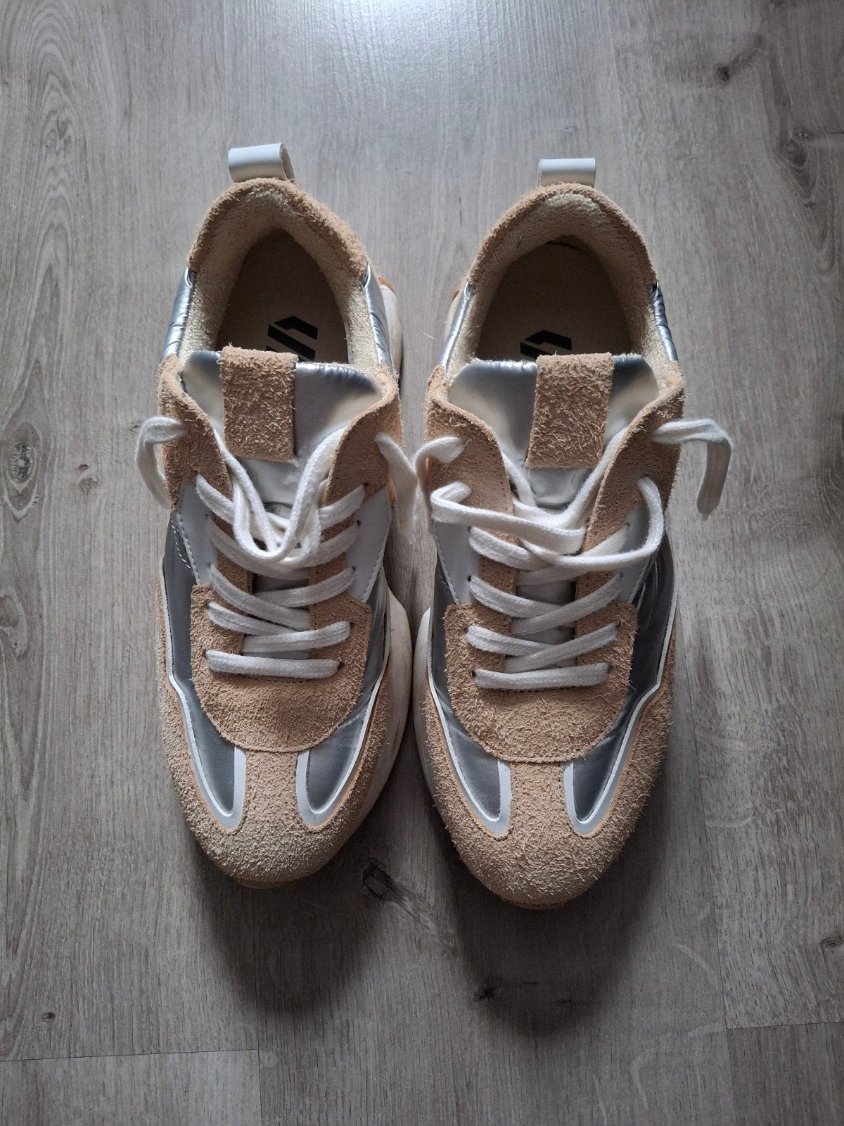 Sneakers Sacha en parfait état, Enlèvement, Beige, Sneakers et Baskets