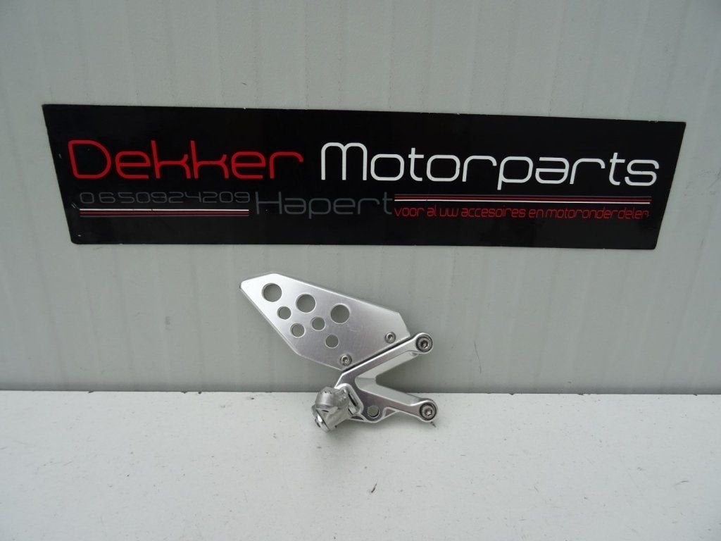 Rechter Voetsteun / Schetsplaat Aprilia RSV1000 / Tuono 2004, Gebruikt, -, -, Ophalen of Verzenden