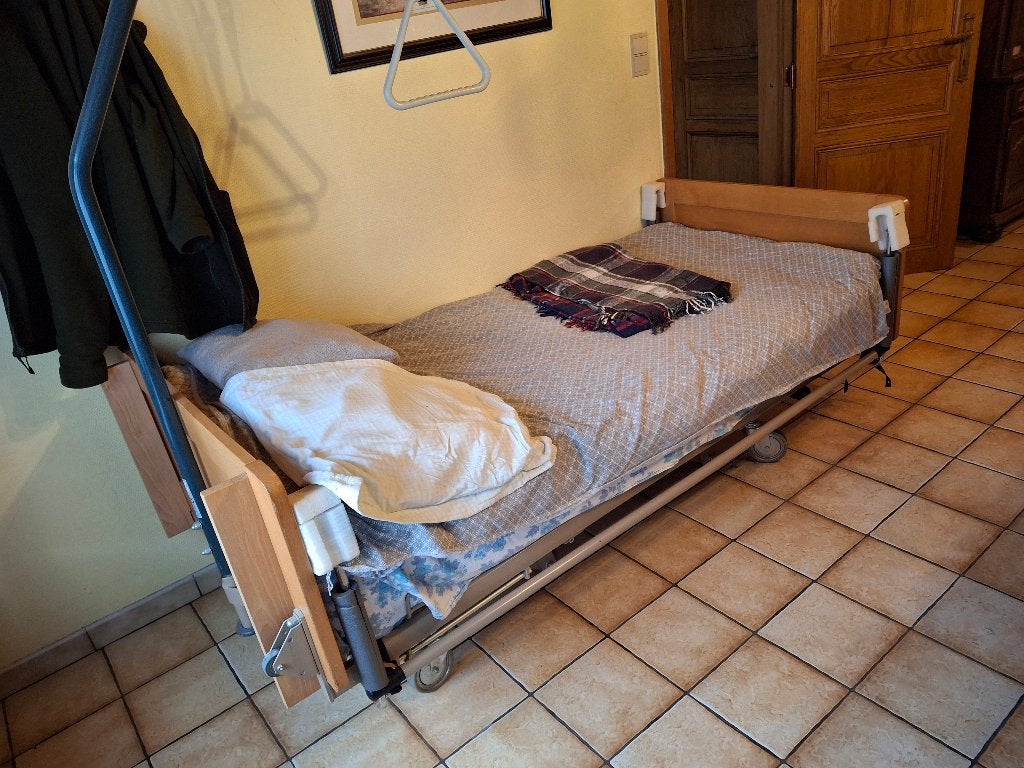 Ziekenhuis/bejaardenbed te Oostakker, Ophalen, Gebruikt, 90 cm, Eenpersoons