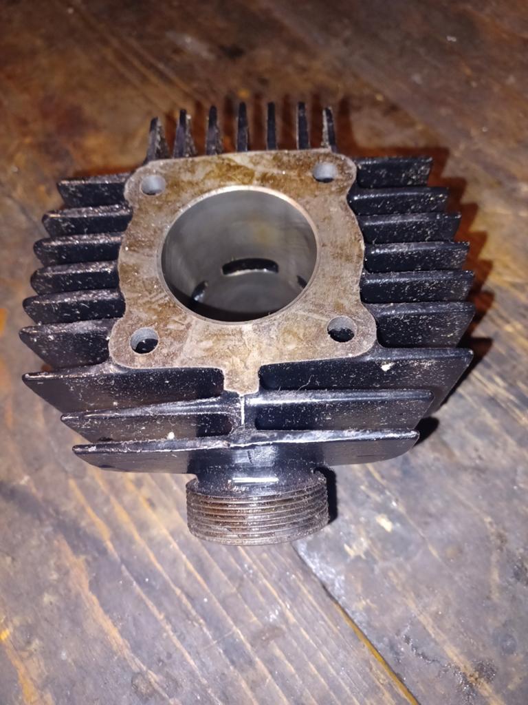 Nieuwe cilinder voor Suzuki brommer K50,AP50,RV50 geen AC50, Fietsen en Brommers, Brommeronderdelen | Puch, Cilinder, Ophalen of Verzenden