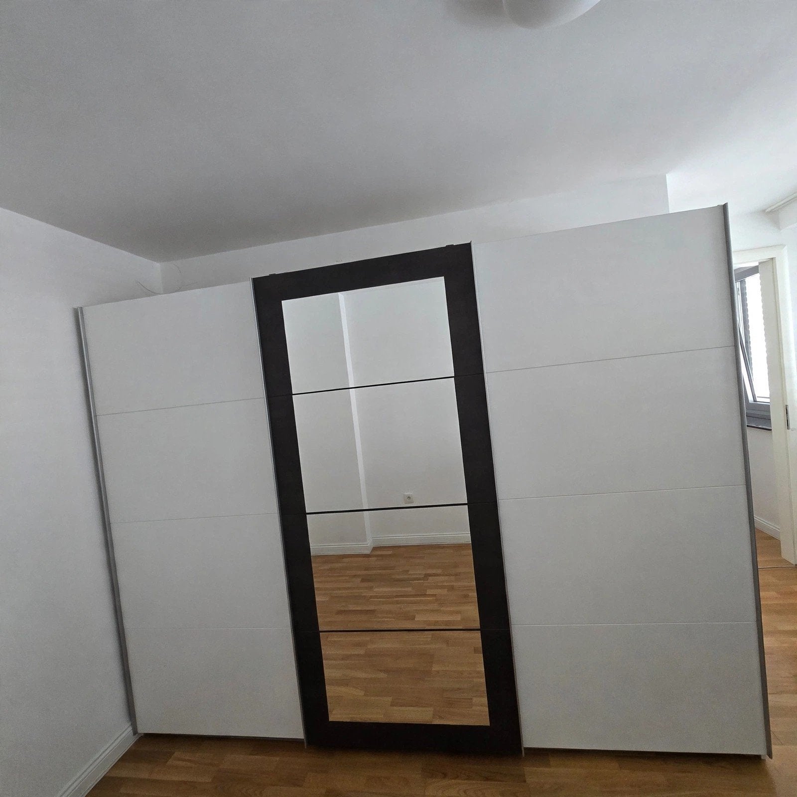 Garde-robe 3 portes coulissantes 270 cm