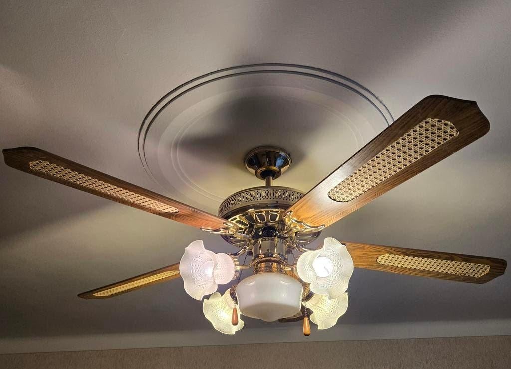 Plafond ventilator met lampen, Ophalen