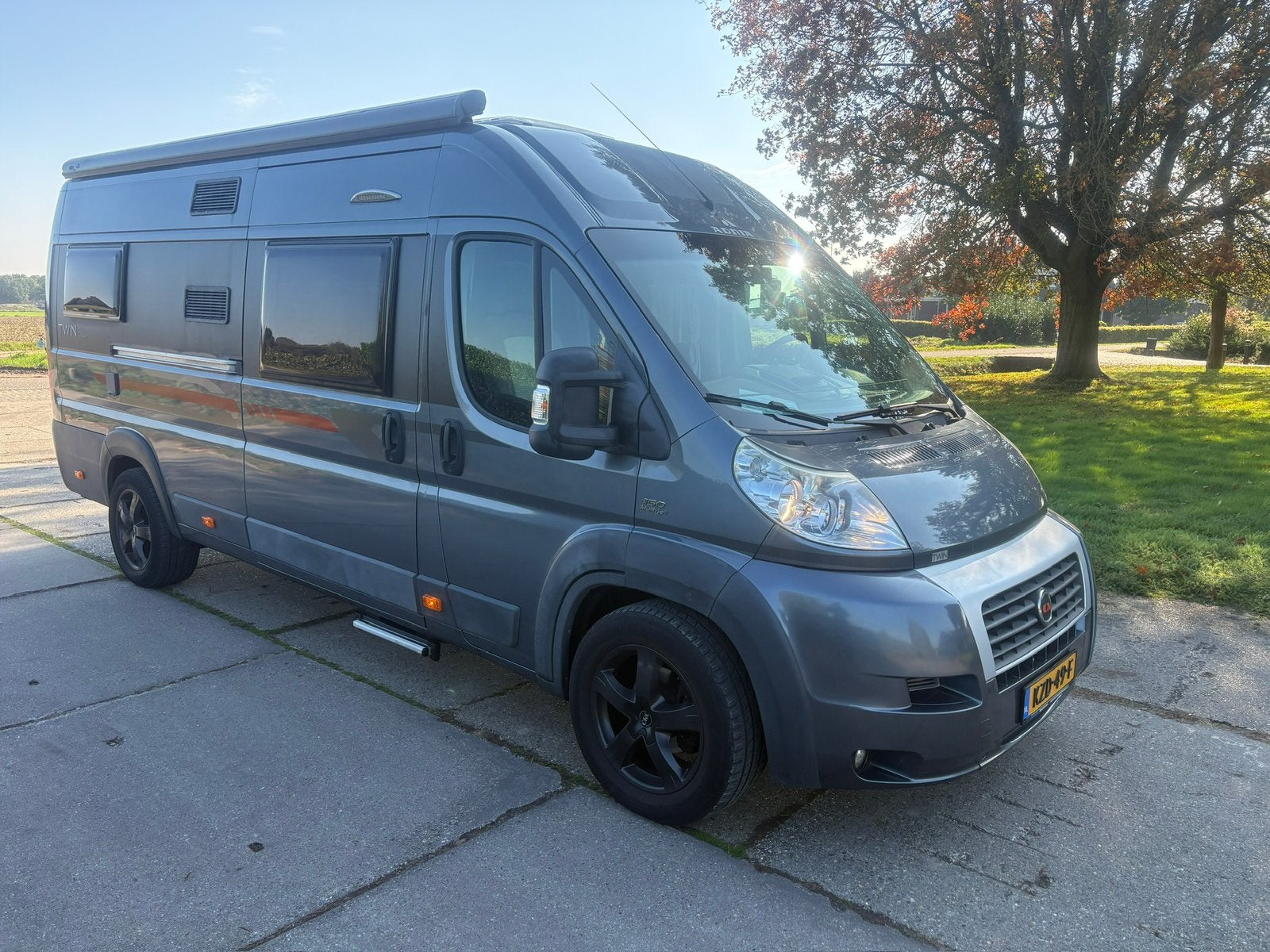 Adria TWIN SLX640, lits simples 2.3 Turbo 130ch, Caravanes & Camping, Marchepied électrique, 6 à 7 mètres, Fiat, Boîte manuelle