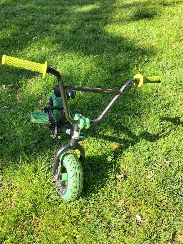 Wildcat mini bmx TE KOOP kleur zwart/groen goede staat., Fietsen en Brommers, Ophalen, Staal, Wildcat bmx, Voetsteunen
