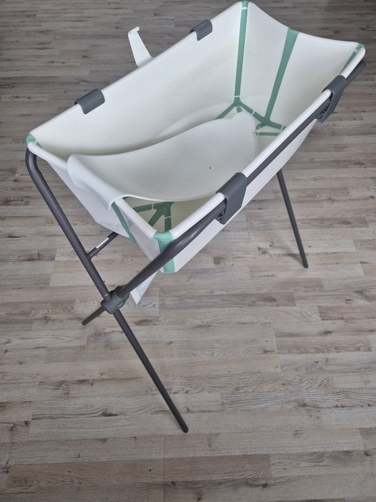 Stokke Flexi Bath met standaard – goede staat, Kinderen en Baby's, Badjes en Verzorging, Gebruikt, Badje, Standaard, Ophalen