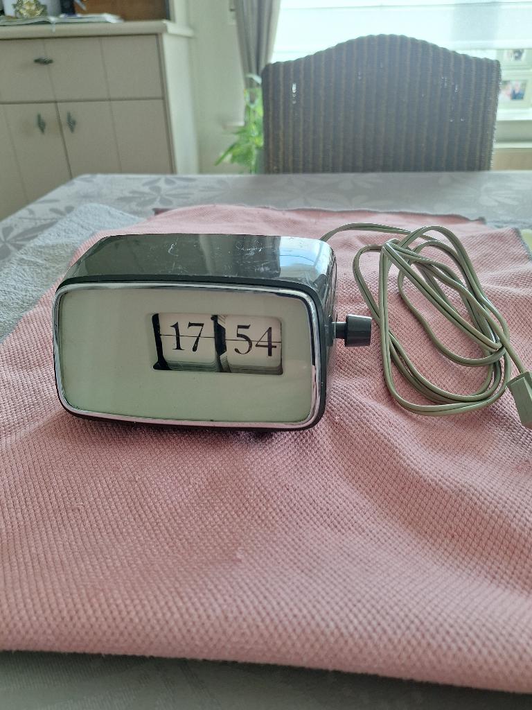 Vintage wekker, Ophalen
