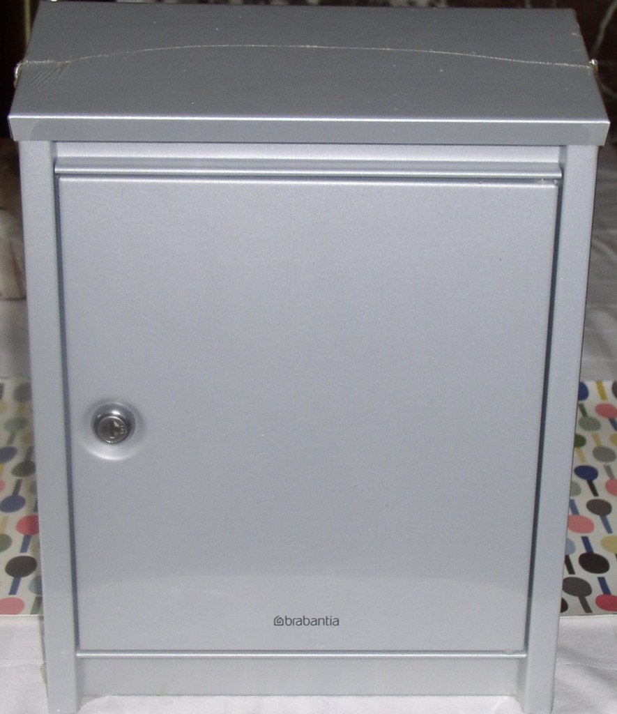 Nieuwe inox brievenbus Brabantia B110 zilvergrijs, Jardin & Terrasse, Boîtes aux lettres, Enlèvement ou Envoi, Neuf, Inox, Murale