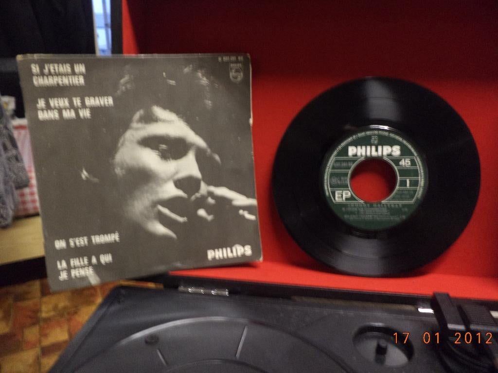 av vinyl 45 t johnny hallyday 1966 4 pistes 4.00 eur, Avec pochette intérieure, Enlèvement ou Envoi, Dance, Comme neuf
