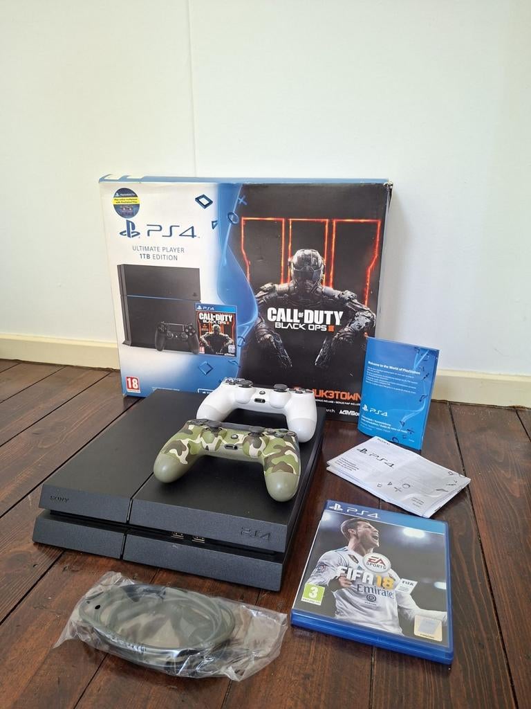 Playstation 4 inclusief 2 controllers, Ophalen of Verzenden