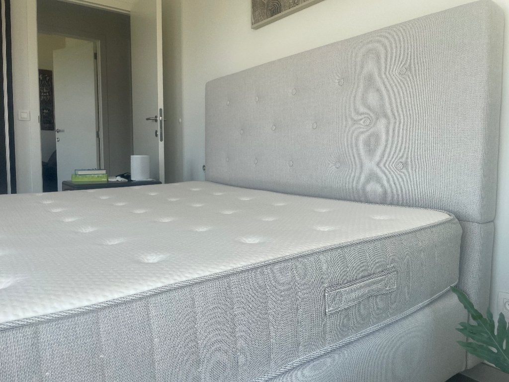 Boxspring, Modern, stof, strakke afwerking met mat metalen pootjes., Beige, Enlèvement, Utilisé