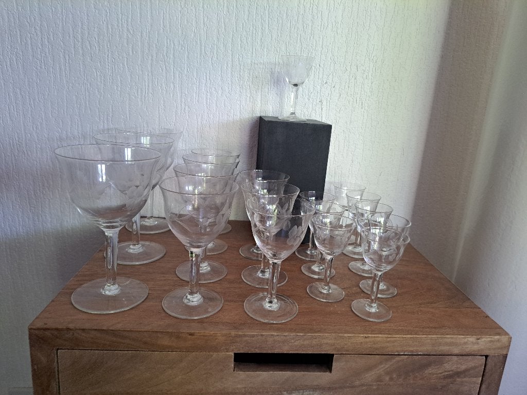 Art Deco geëtste wijnglazen 45 stuks, Antiek en Kunst, Ophalen