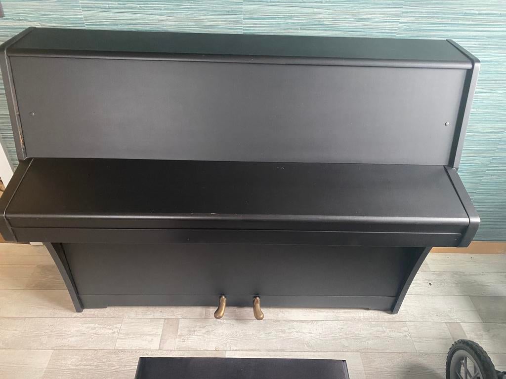 Piano …merk More&More zwart mat + piano stoel, Ophalen, Zo goed als nieuw, Zwart, Piano