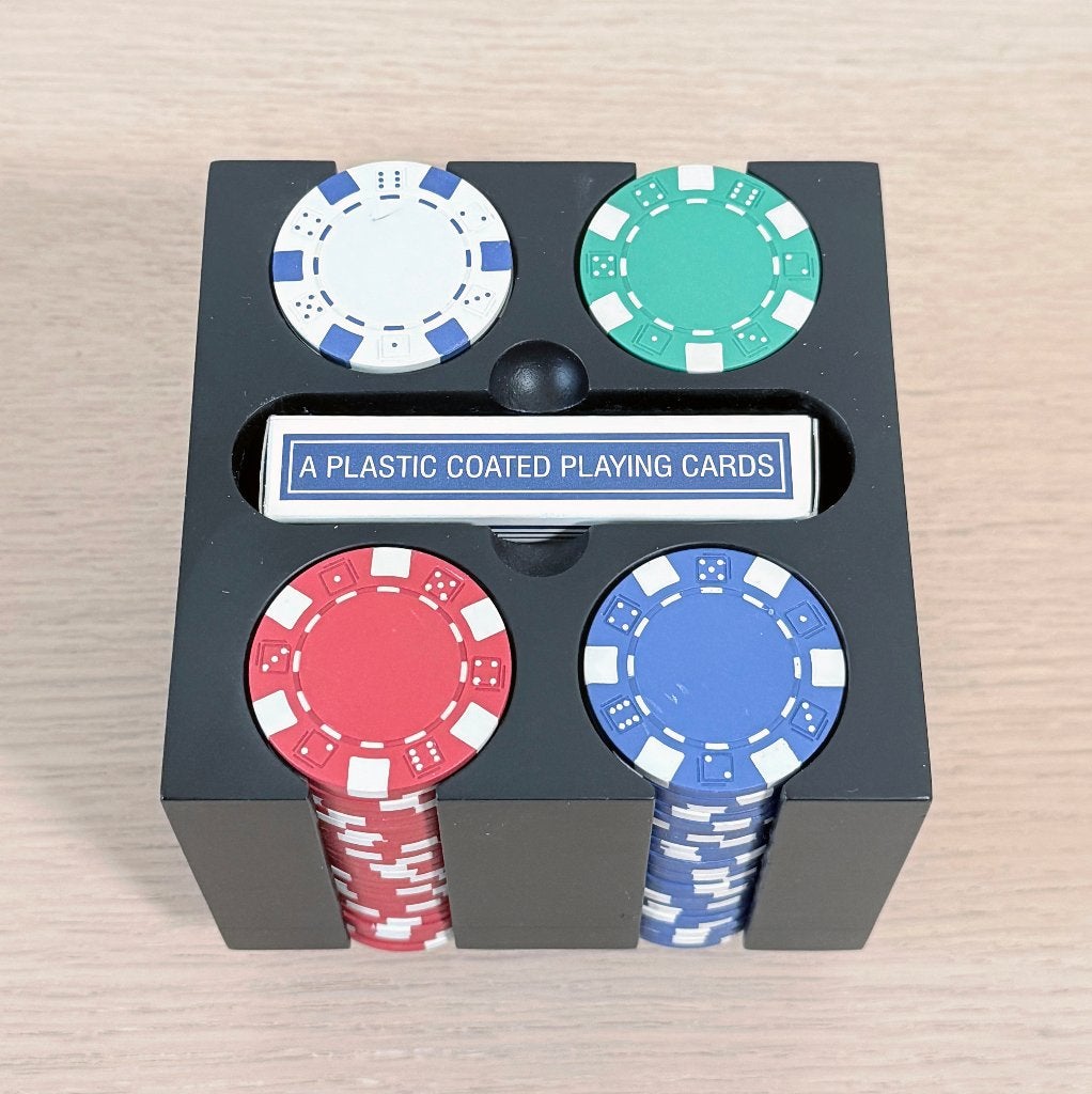Pokerset / speelkaarten / 100 gekleurde pokerchips / NIEUW, Een of twee spelers, Ophalen of Verzenden, Nieuw