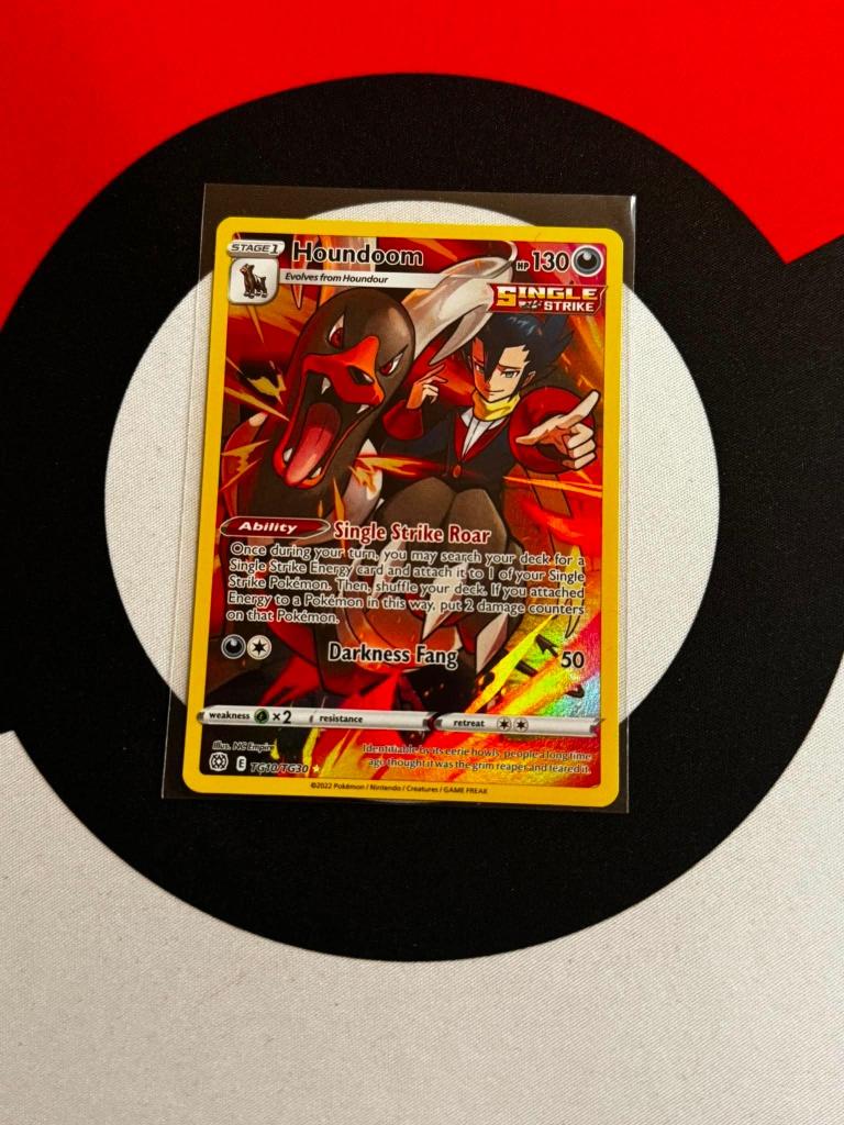 Pokémon - Brilliant Stars - Houndoom (TG10/TG30) - NM, Hobby en Vrije tijd, Ophalen of Verzenden, Zo goed als nieuw, Losse kaart