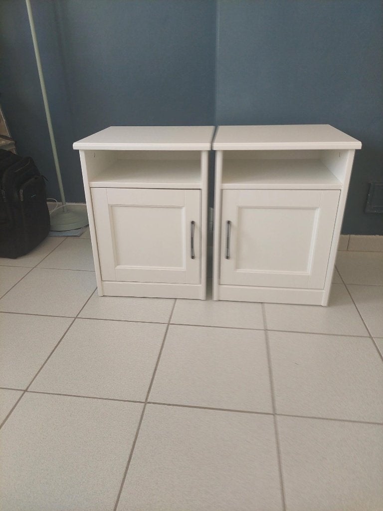 2 witte houten nachtkastjes, als nieuw, Ophalen, Zo goed als nieuw