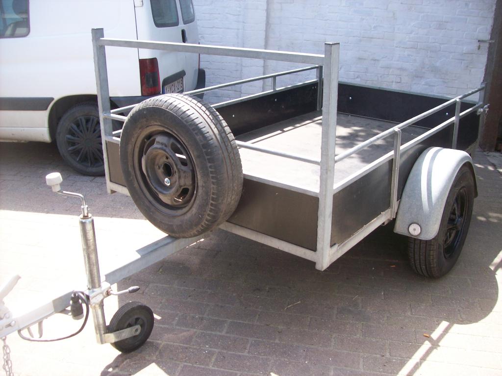 volledig vernieuwde gegalvaniseerde aanhangwagen, Ophalen, Gebruikt