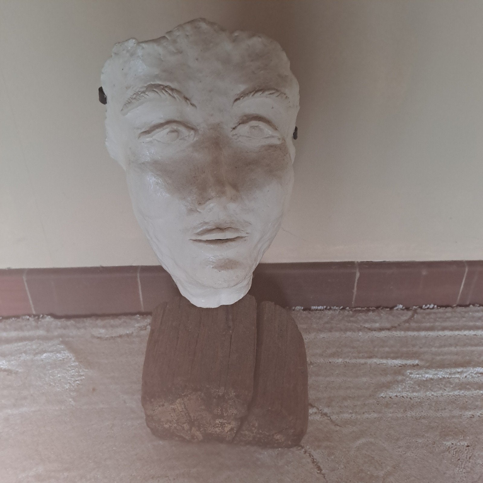 Masque à l'argile, Enlèvement