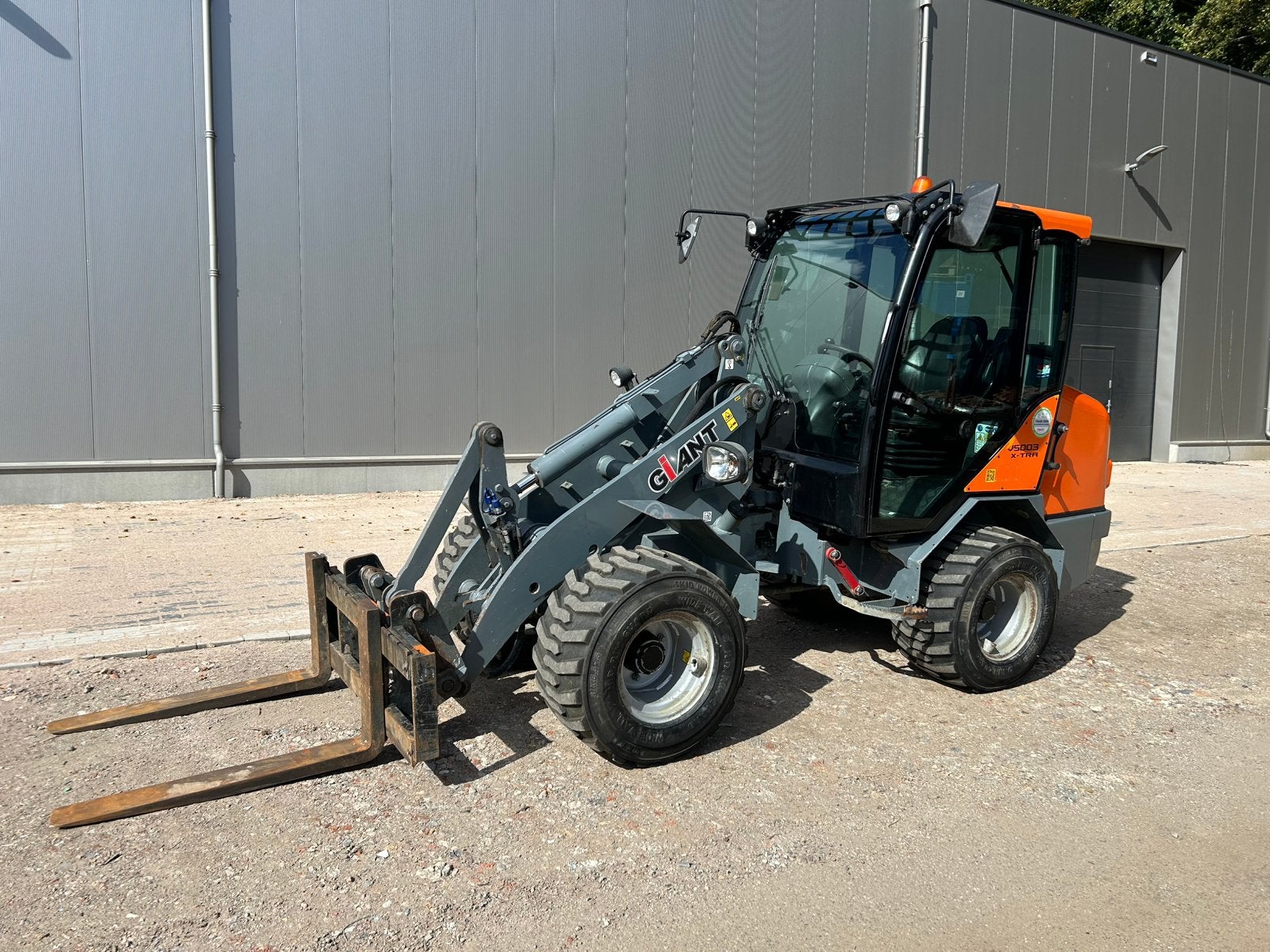 Giant V5003 HD Xtra kniklader shovel 2016 3.4t 4318 uur, Ophalen