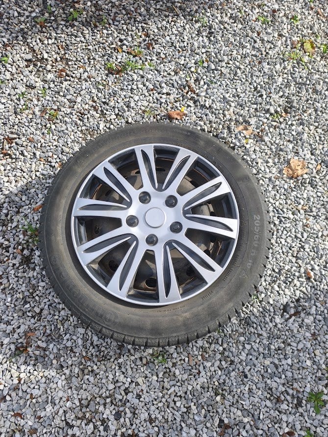 4 Pneus Hiver 205/60 R16 sur jantes + Enjoliveurs, Autos : Pièces & Accessoires, Enlèvement ou Envoi, 16 pouces, Véhicule de tourisme