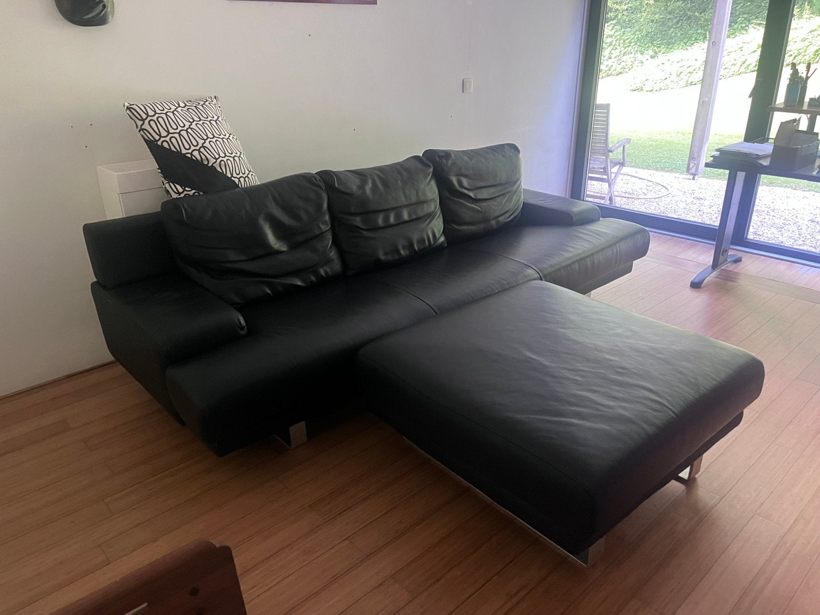 3/4 zitsbank in zwart leer + voetenbank, Ophalen, Driepersoons, 200 tot 250 cm, Leer
