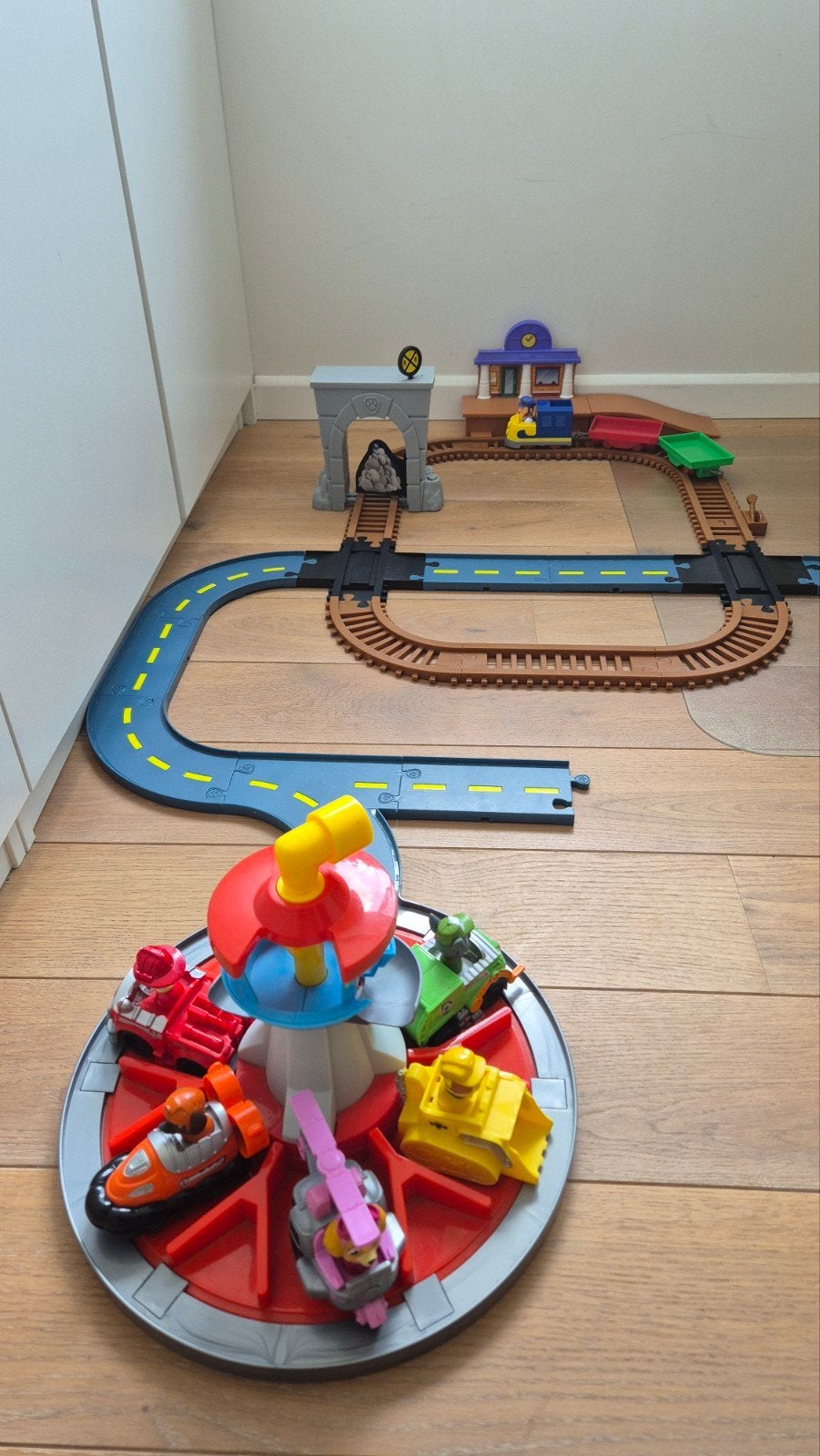 PAW Patrol uitkijktoren met trein, Ophalen, Zo goed als nieuw