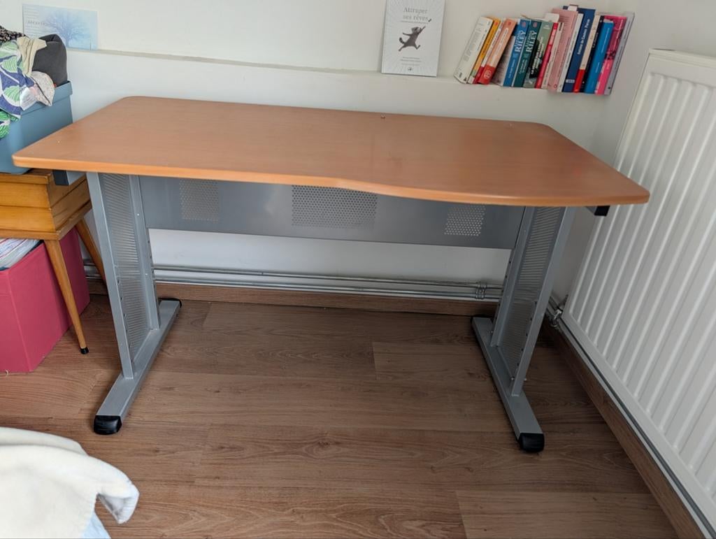 Bureau met wieltjes verkrijgbaar, Ophalen