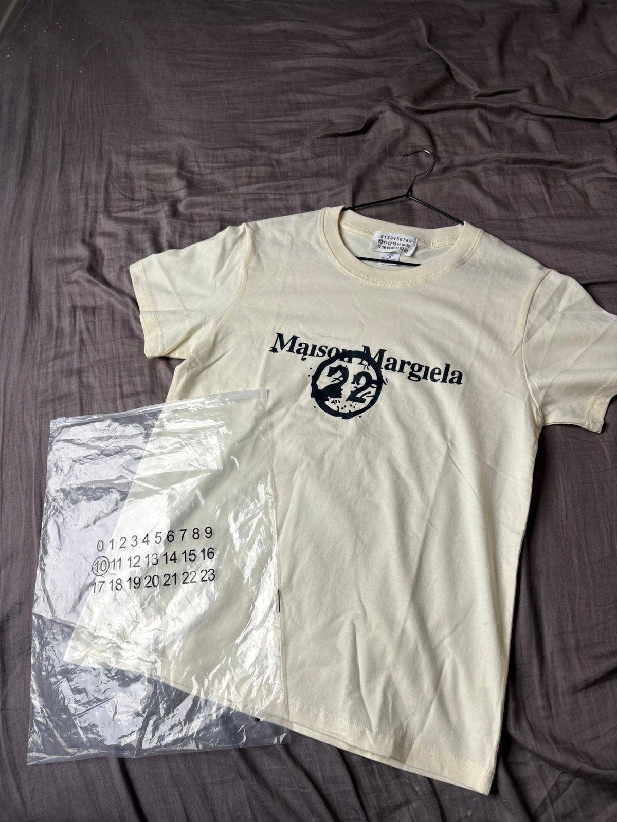 T shirt Maison margiela numbers, Enlèvement ou Envoi, Comme neuf, Taille 48/50 (M), Beige