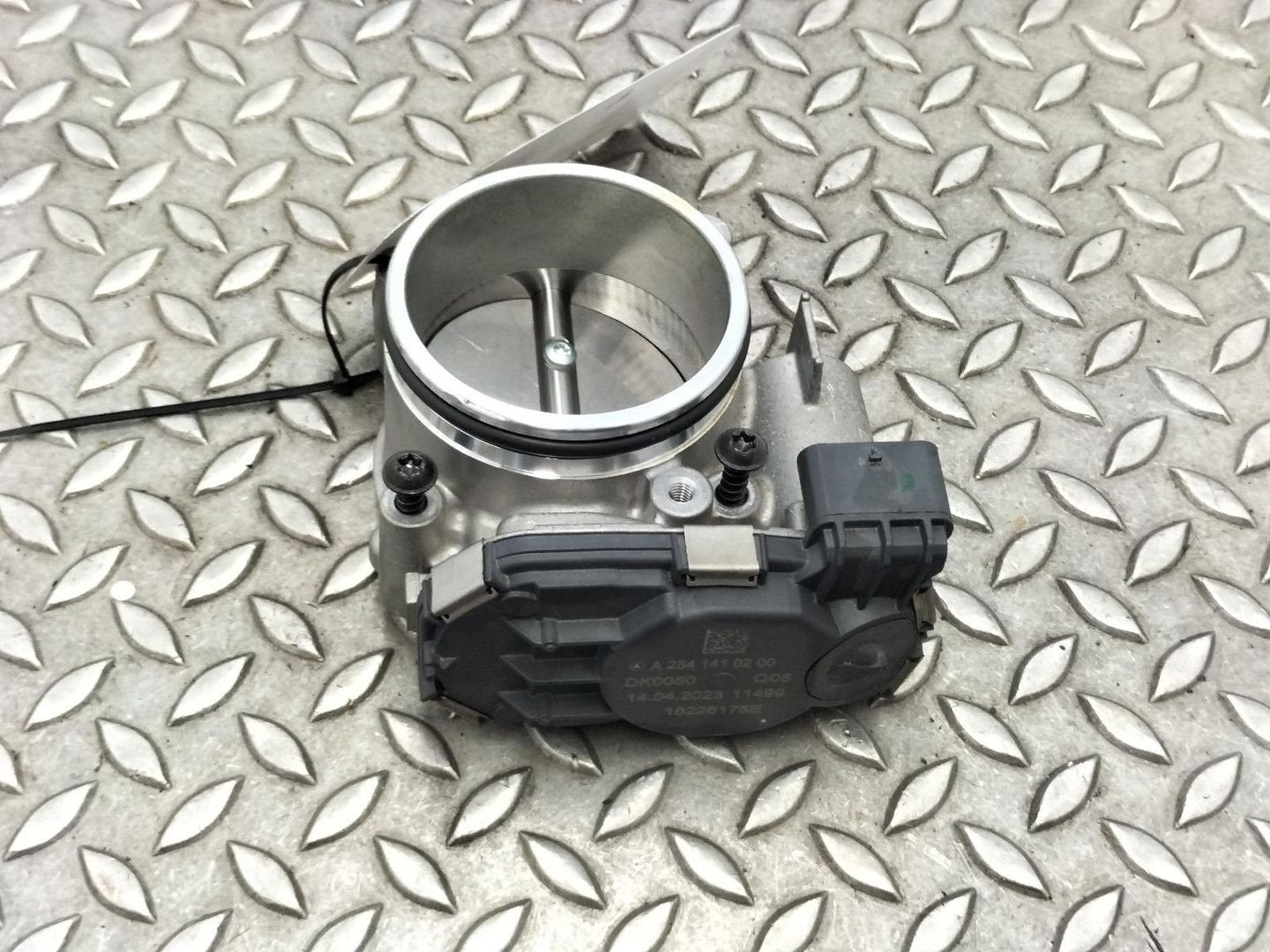 MERCEDES C-CLASS GASKLEPHUIS 2541410200 2021, Enlèvement ou Envoi, Utilisé, ARN reconnu