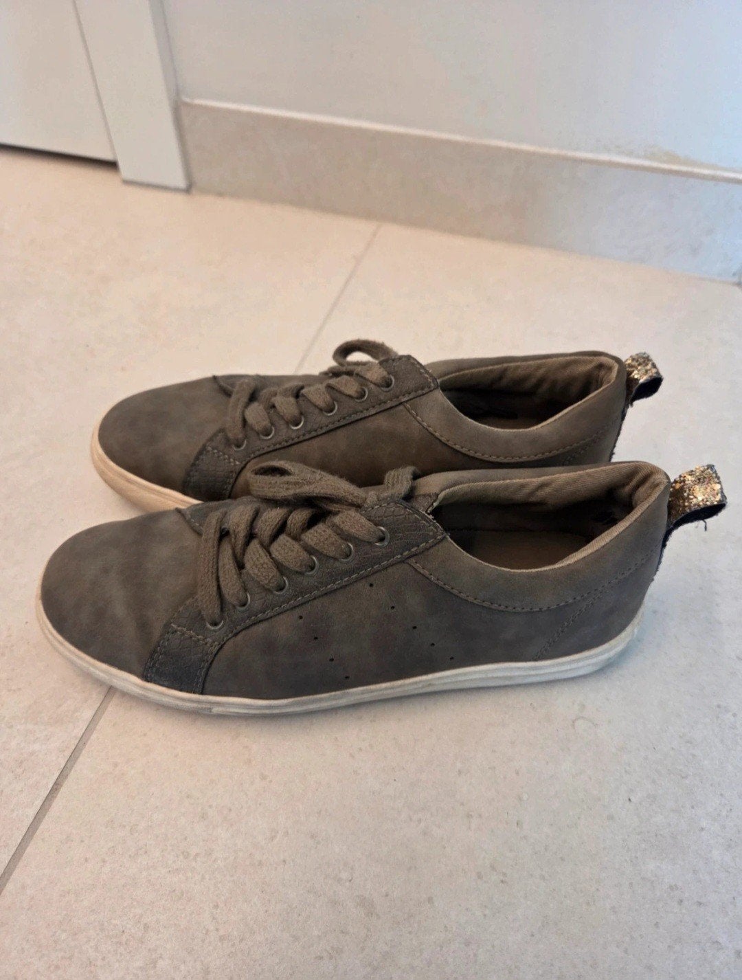 Khaki schoenen, Overige kleuren, Ophalen of Verzenden, Trend One, Gedragen