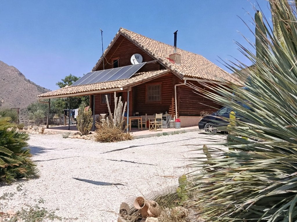 CC0669 - Charmant chalet en bois et centre d'équitation, 145 m², Maison d'habitation, Campagne, Barbarroja