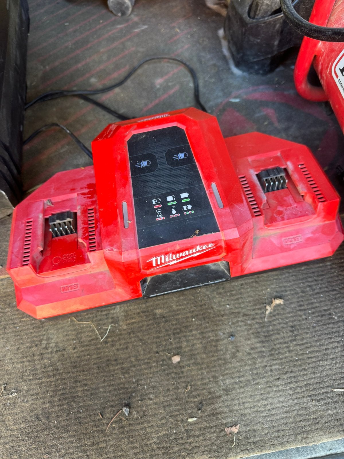 Milwaukee supercharger, Doe-het-zelf en Bouw, Ophalen, Zo goed als nieuw