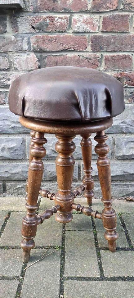 Tabouret de piano, Enlèvement