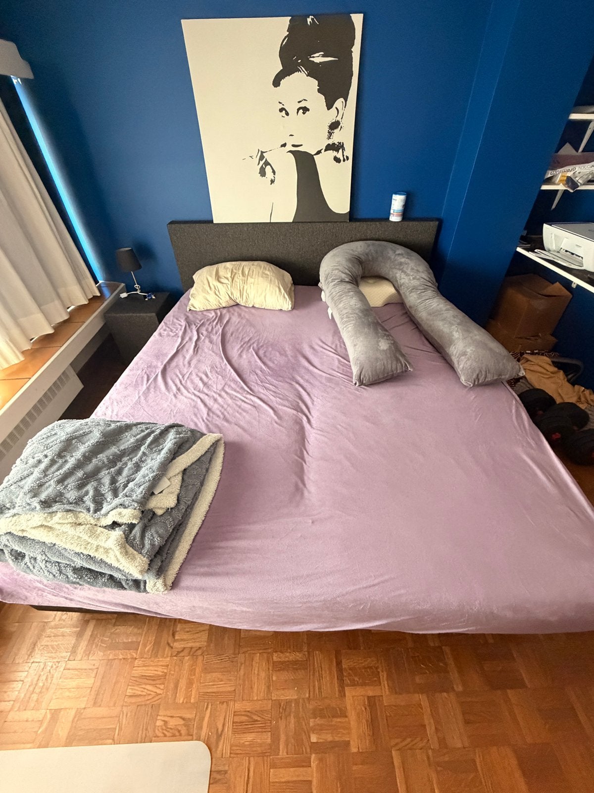 bed  180cm x 200cm matrassen + nachtkastje, Gris, Tissu, Comme neuf, Enlèvement