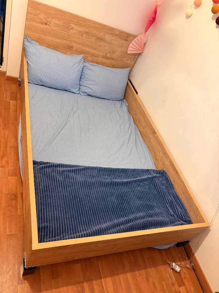 Cadre du lit + matelas, Enlèvement, Comme neuf, 200 cm, 120 cm