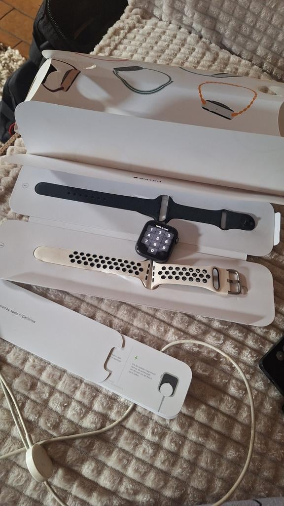 APPLE WATCH in zeer goede staat + ALLES OFFICIEEL, zie hiero, Ophalen of Verzenden, Conditie, Wit
