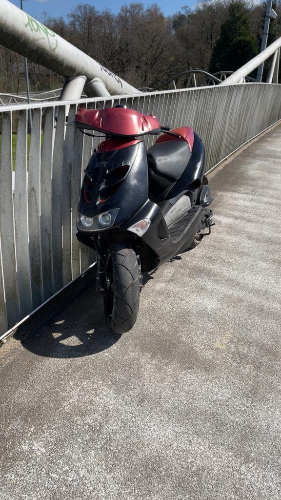 Aprilia sr50, Fietsen en Brommers, Scooters | Piaggio, Zo goed als nieuw, Ophalen