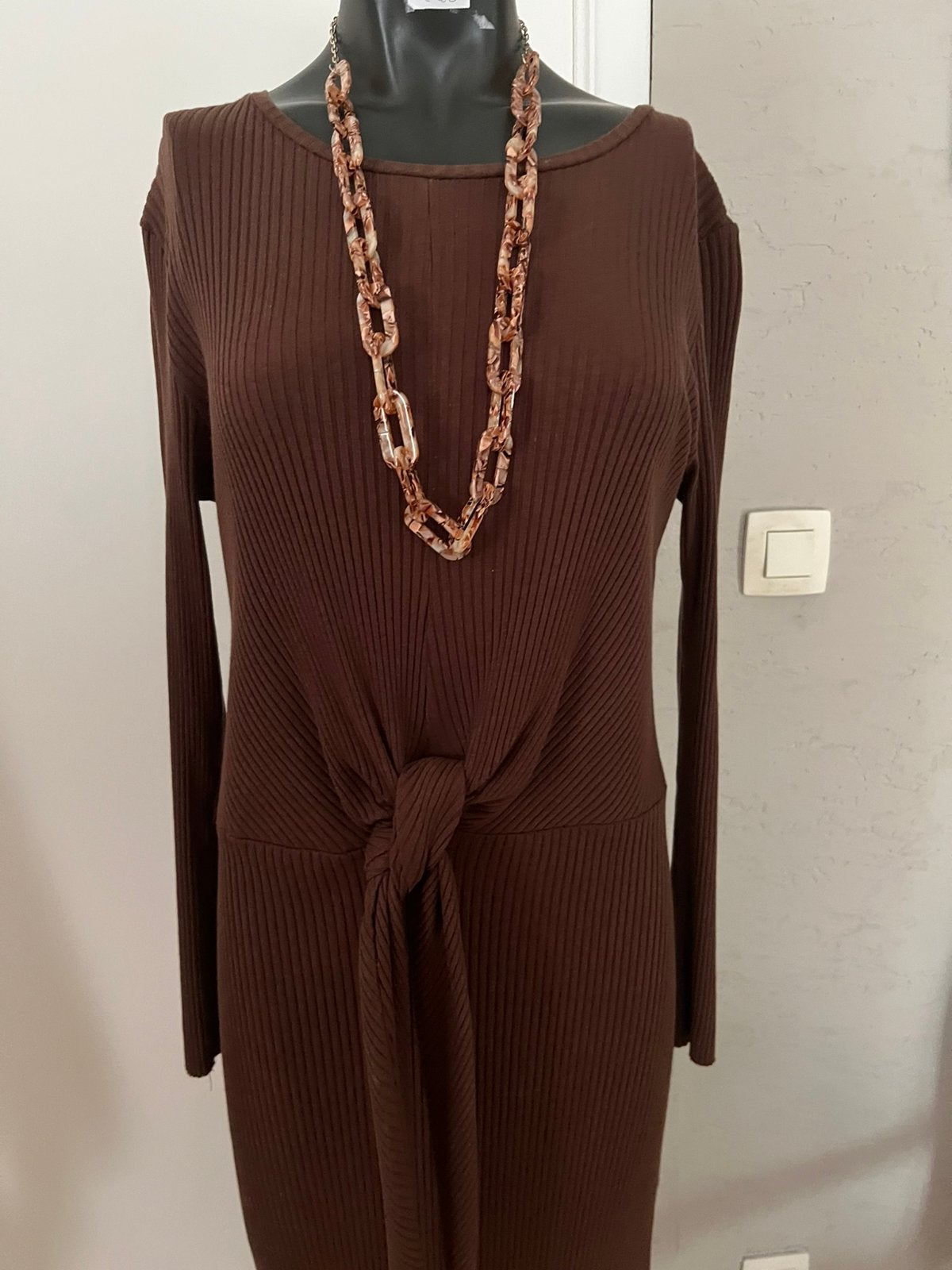 Robe marron foncé en parfait état taille L Zara, Vêtements | Femmes, Robes, Enlèvement ou Envoi, Comme neuf, Taille 42/44 (L)