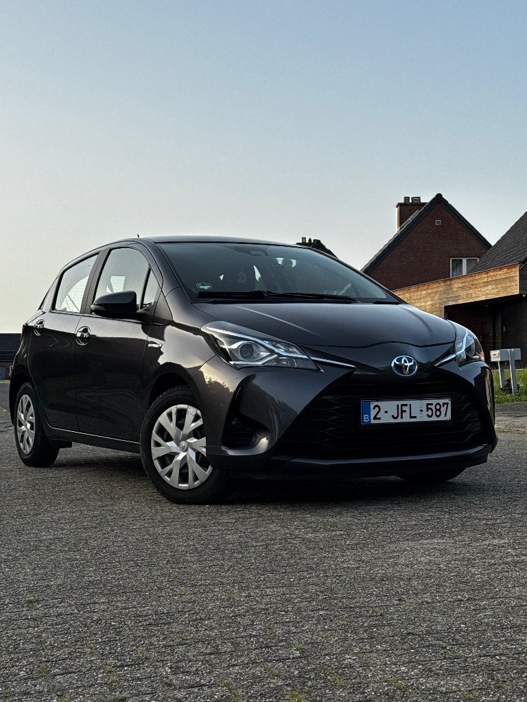 Toyota Yaris 1.5 Hybrid//camera//automaat//navigatie, Autos, Argent ou Gris, Achat, Euro 6, Entretenue par le concessionnaire