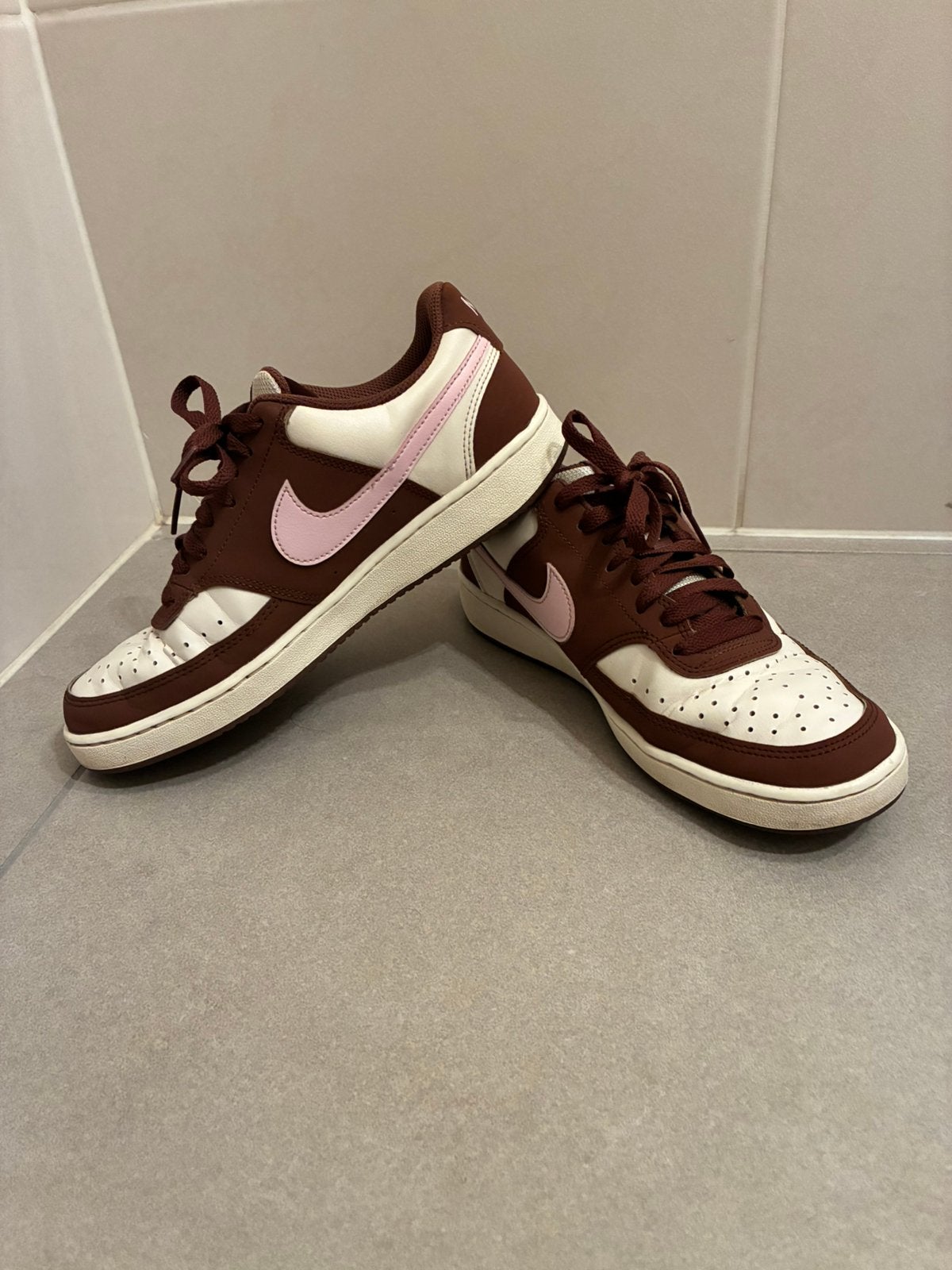 NIKE Court Vision Low marron/blanc taille 39, Vêtements | Femmes, Chaussures, Enlèvement ou Envoi, Sneakers et Baskets, Comme neuf