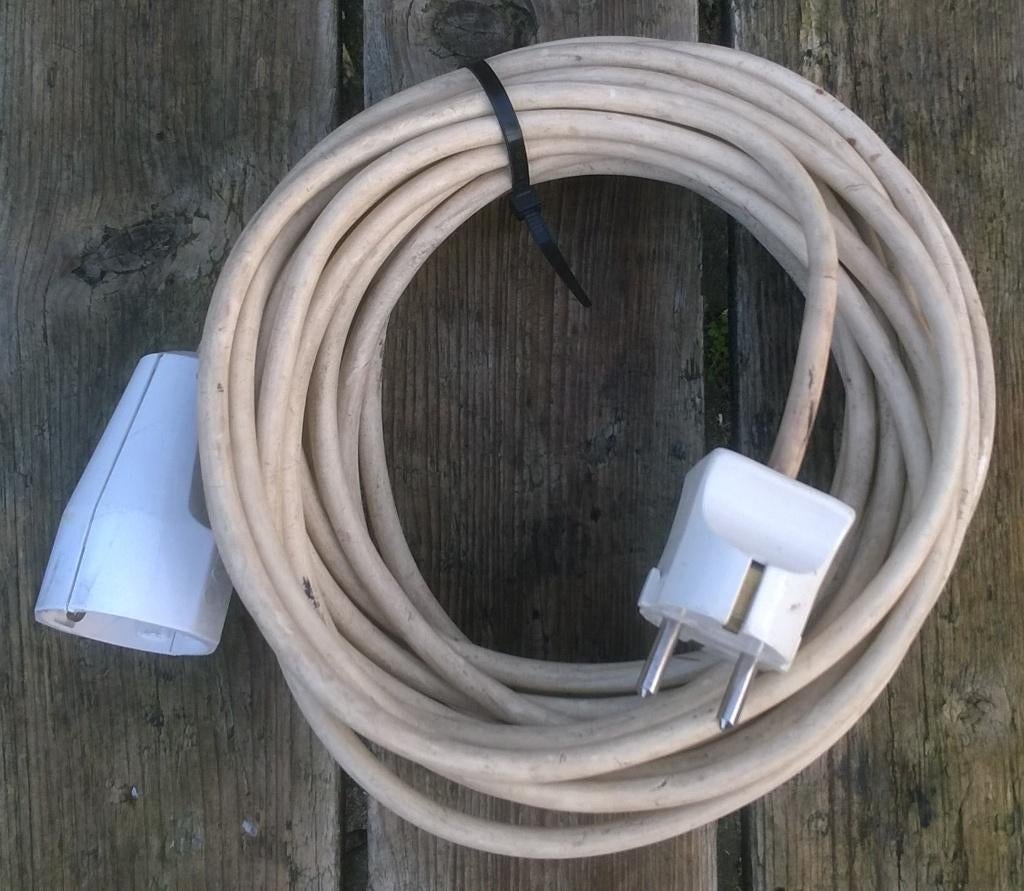 Verlengsnoer 10 meter 230 Volt (3x1mm), Muziek en Instrumenten, Kabels en Stekkers, Gebruikt, Apparatuur, Ophalen of Verzenden