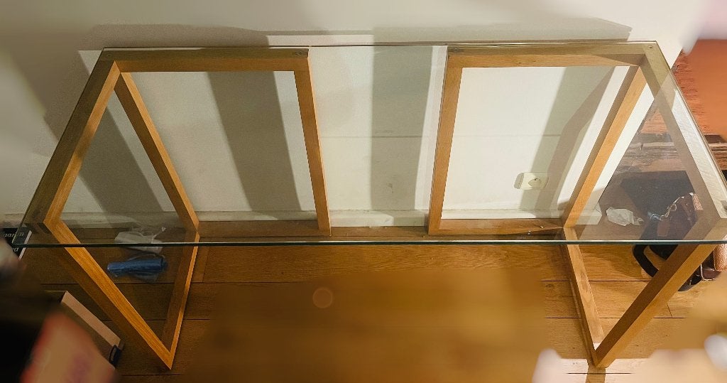 Te koop: glazen tafel met houten schragen 160x80, Huis en Inrichting, Ophalen, Glas