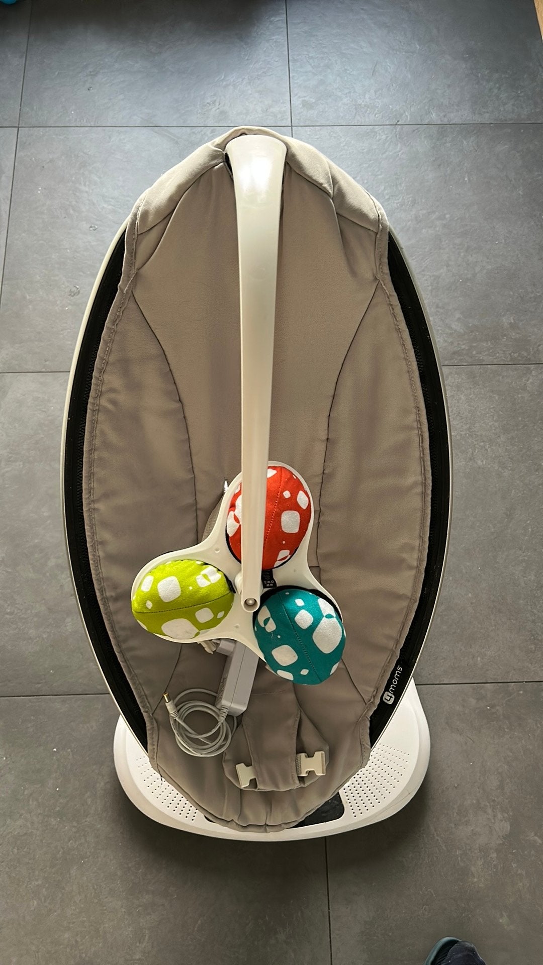 4moms Mamaroo 4, Autres marques, Comme neuf, Enlèvement, Avec ceinture(s)