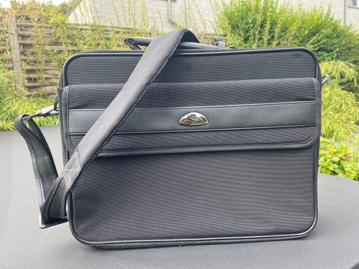 Knappe laptoptas, Samsonite, lederen afwerking, nieuwstaat, Computers en Software, Laptoptassen, Zo goed als nieuw, Samsonite