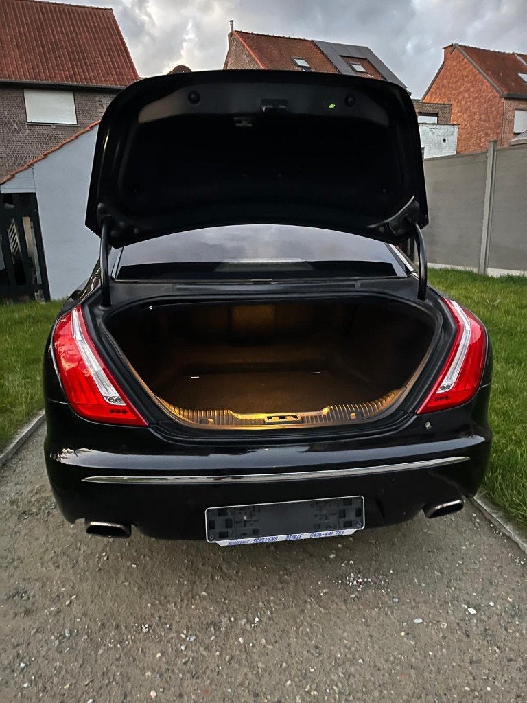 Jaguar xj 3000 diezel 2011, Auto's, Automaat, Achterwielaandrijving, Zwart, Zwart