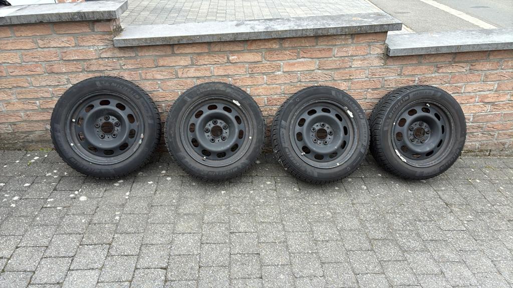 BMW winterset van zwart staal, Auto-onderdelen, Banden en Velgen, Band(en), Winterbanden, 16 inch, Ophalen